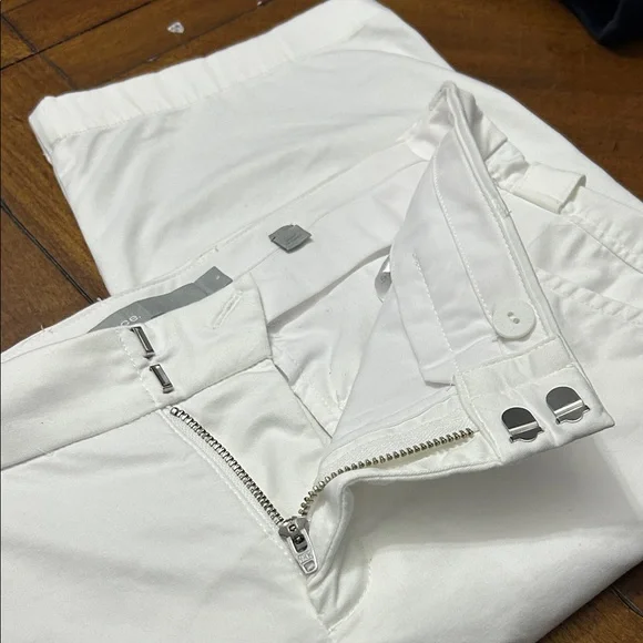 Vince Crisp White Side Buckles EUC Chino Bermuda Shorts Size 6 EUC - Picture 8 of 11